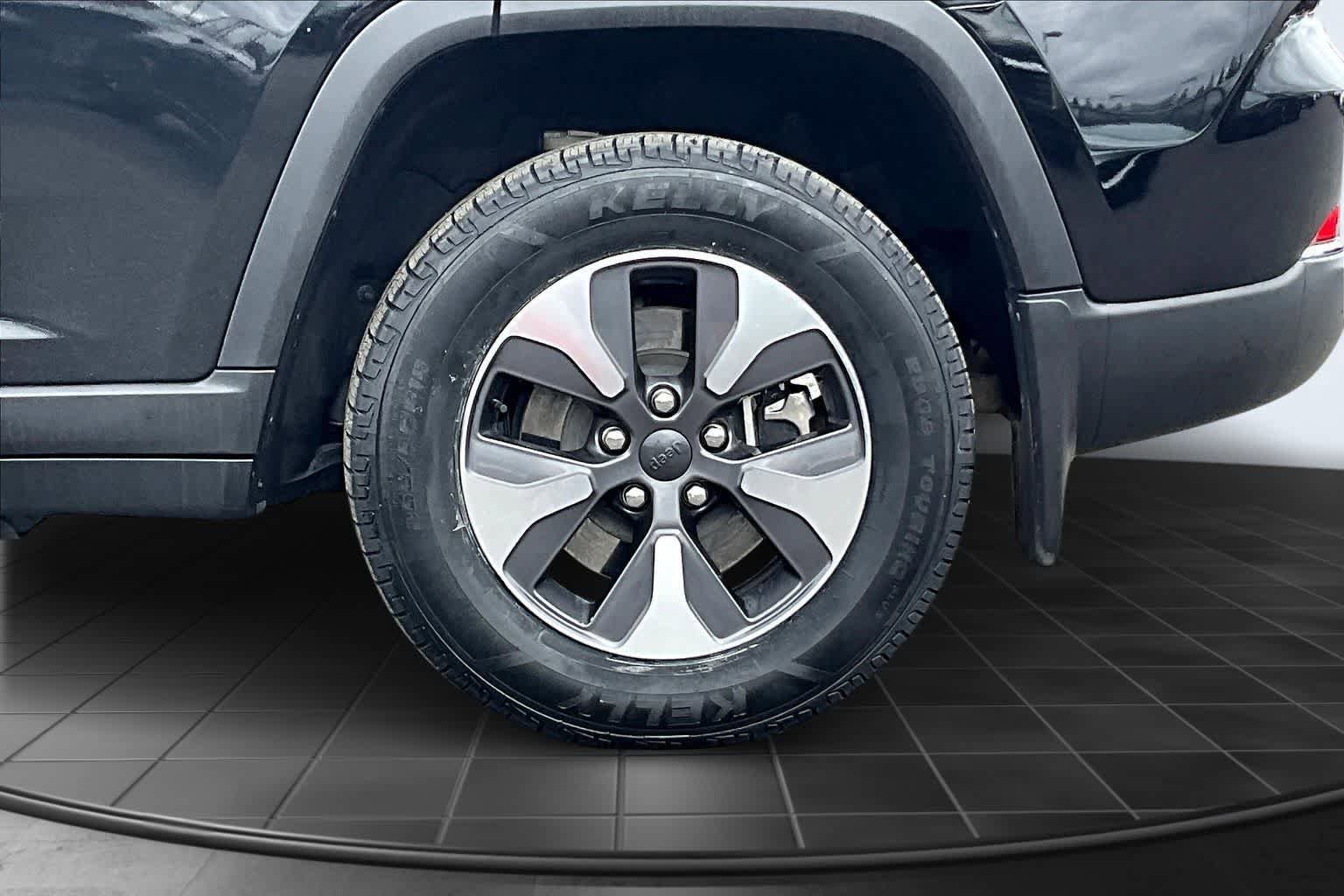 Used 2022 Jeep Grand Cherokee Limited 4xe w/ MOPAR Finishing Package AWD/4WD image 36