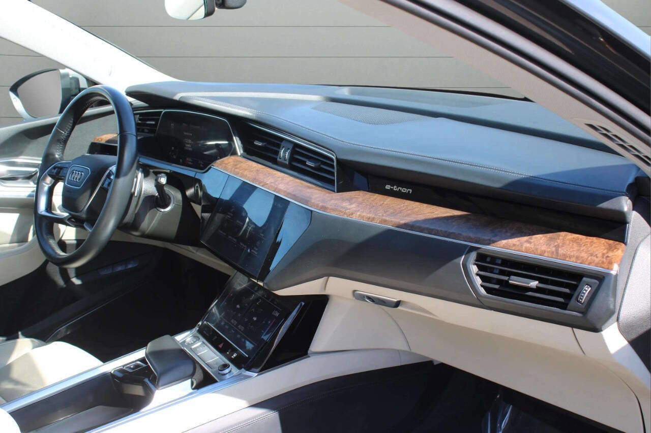 Used 2019 Audi e-tron Prestige image 12