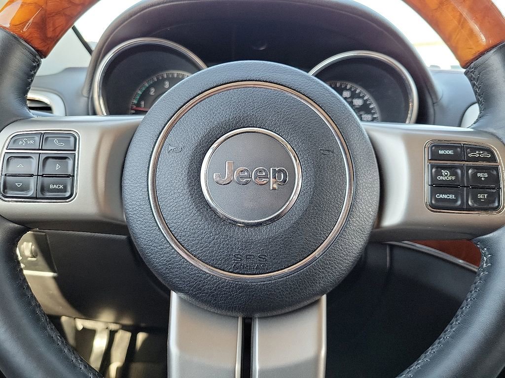 Used 2013 Jeep Grand Cherokee Overland w/ Advance Technology Group AWD/4WD image 24