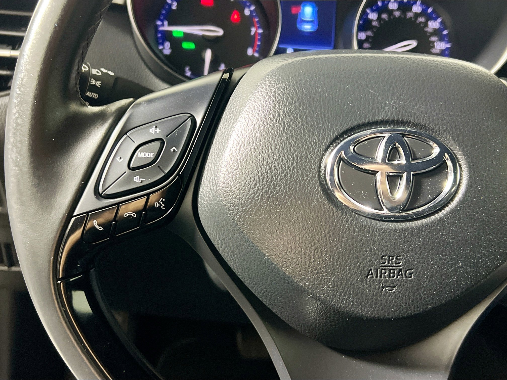 Used 2019 Toyota C-HR XLE image 18