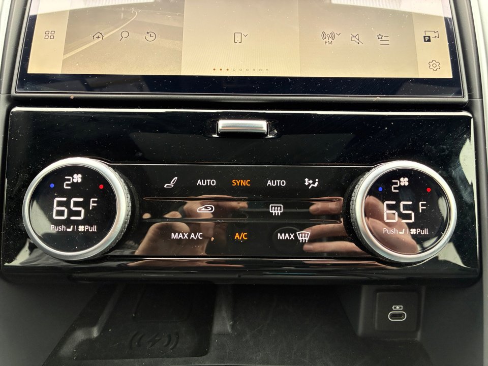 Used 2025 Land Rover Discovery S AWD/4WD image 18