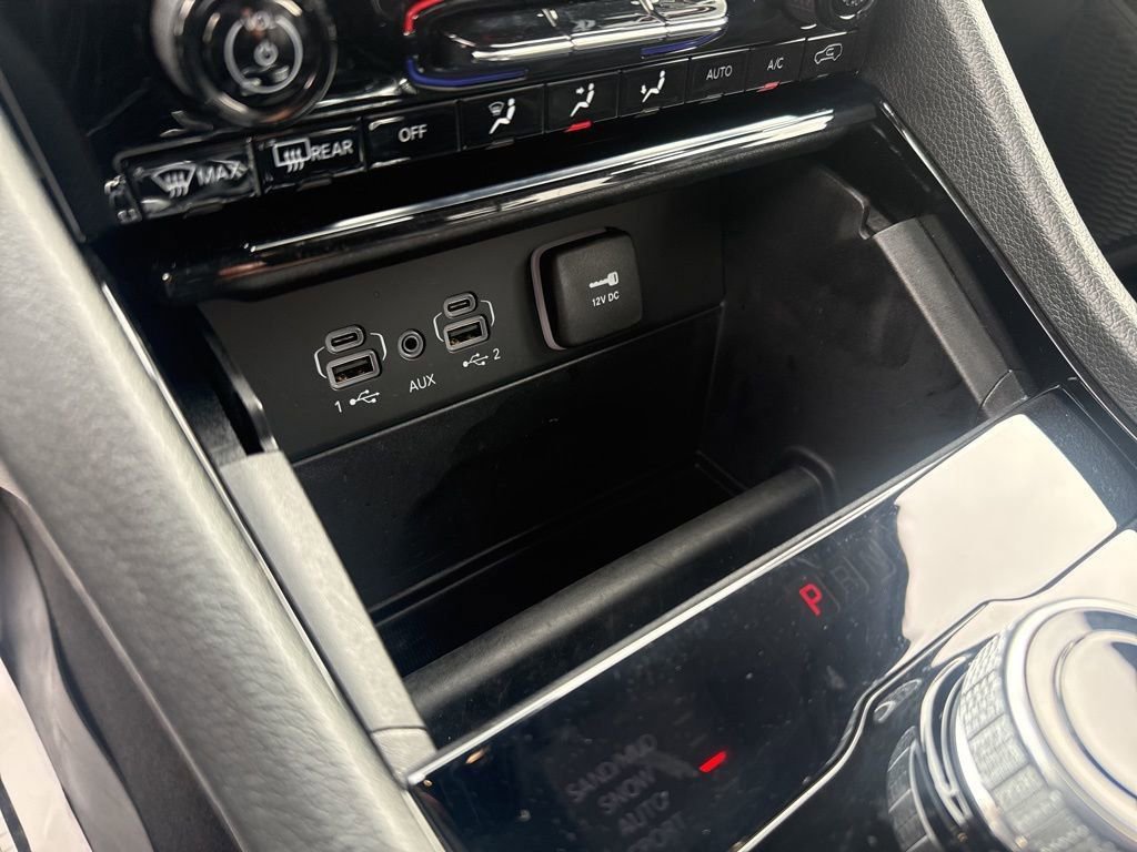 Used 2023 Jeep Grand Cherokee Limited w/ Black Appearance Package image 23