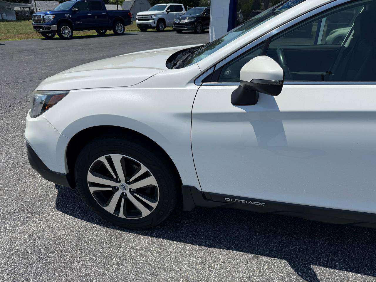 Used 2019 Subaru Outback 2.5i Limited AWD/4WD image 3
