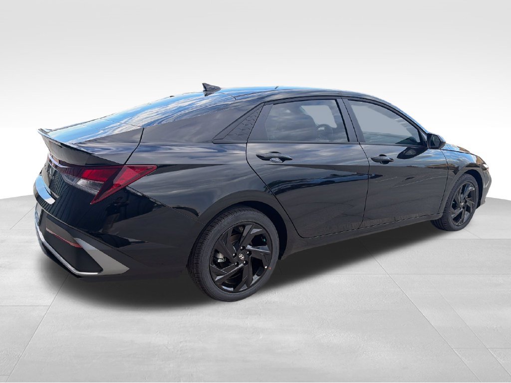 New 2026 Hyundai Elantra SEL Sport FWD image 7
