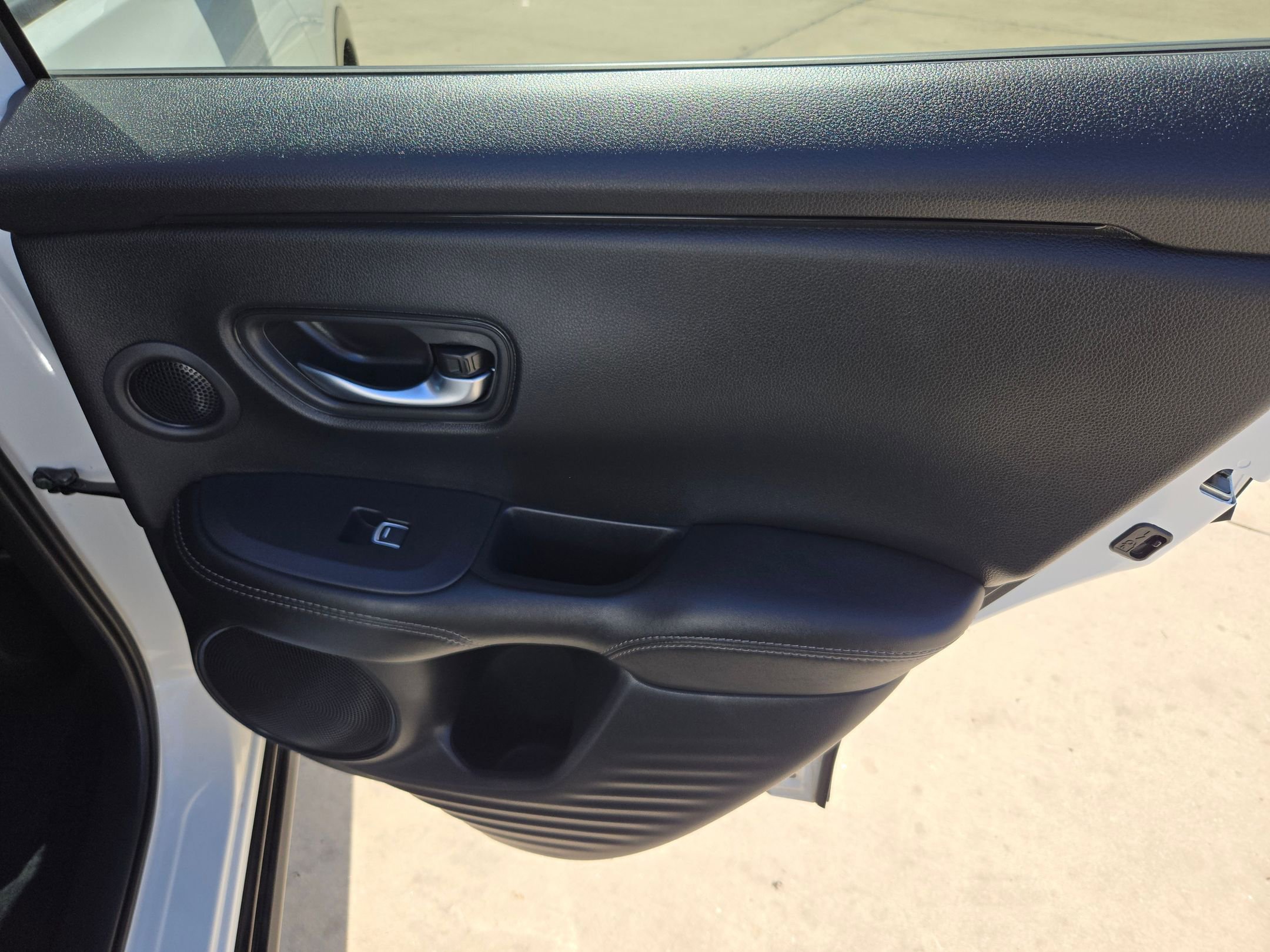 Used 2025 Honda HR-V EX-L image 27