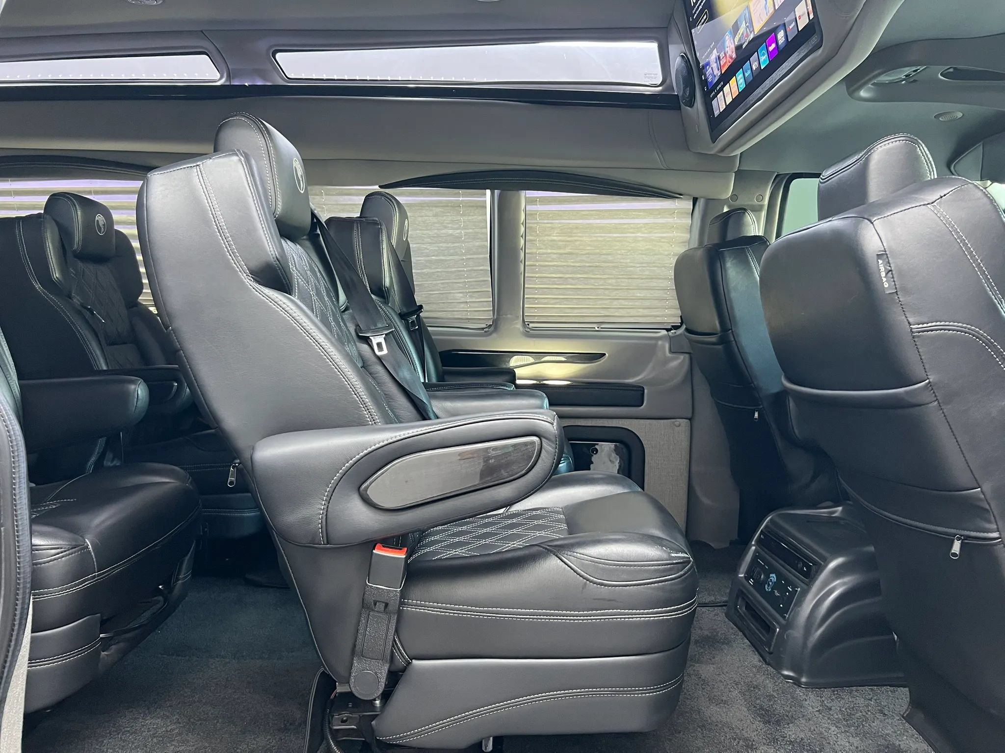 Used 2021 Chevrolet Express 3500 LS w/ Chrome Appearance Package RWD image 16