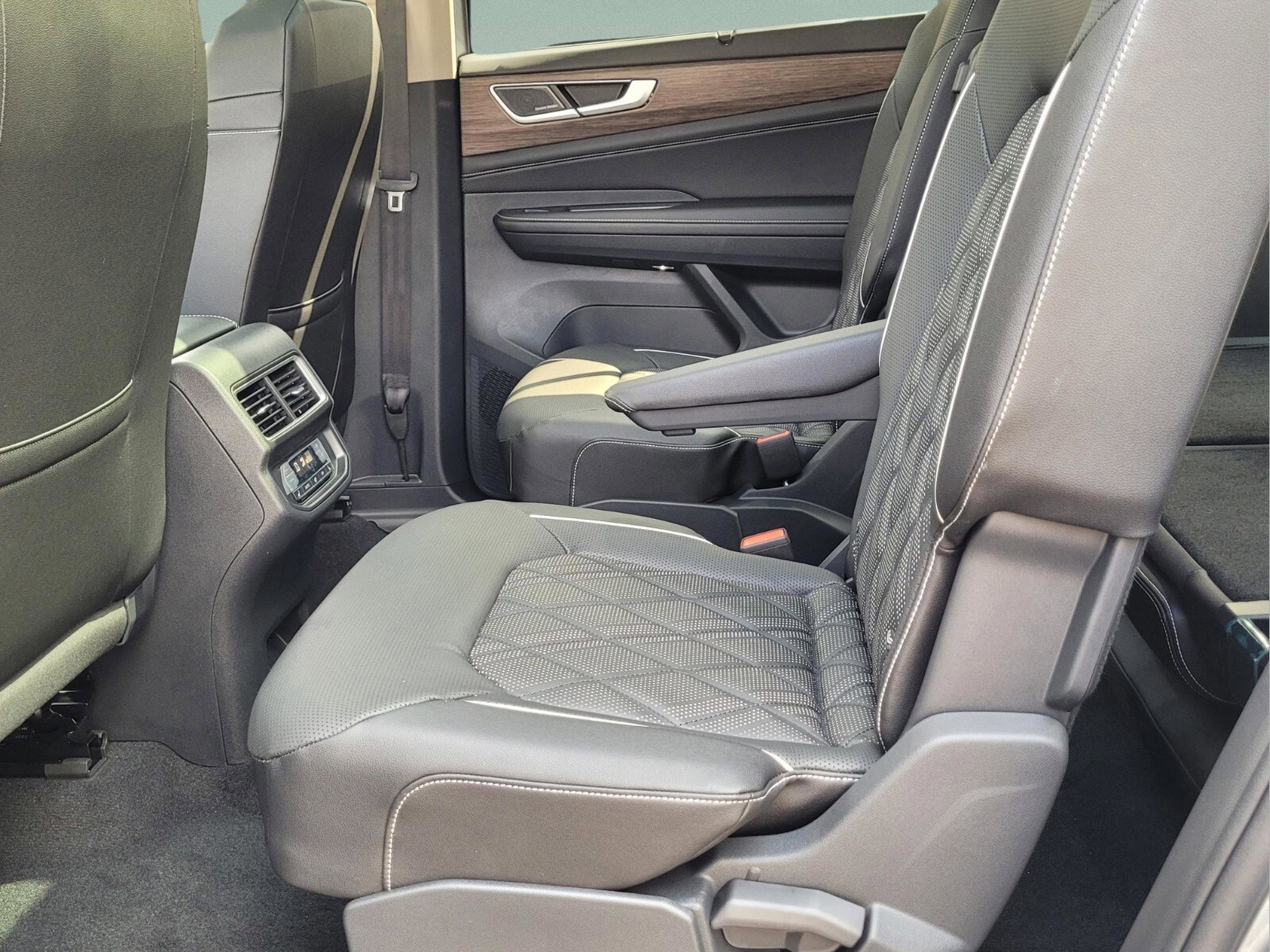 New 2026 Volkswagen Atlas SEL Premium R-Line image 9