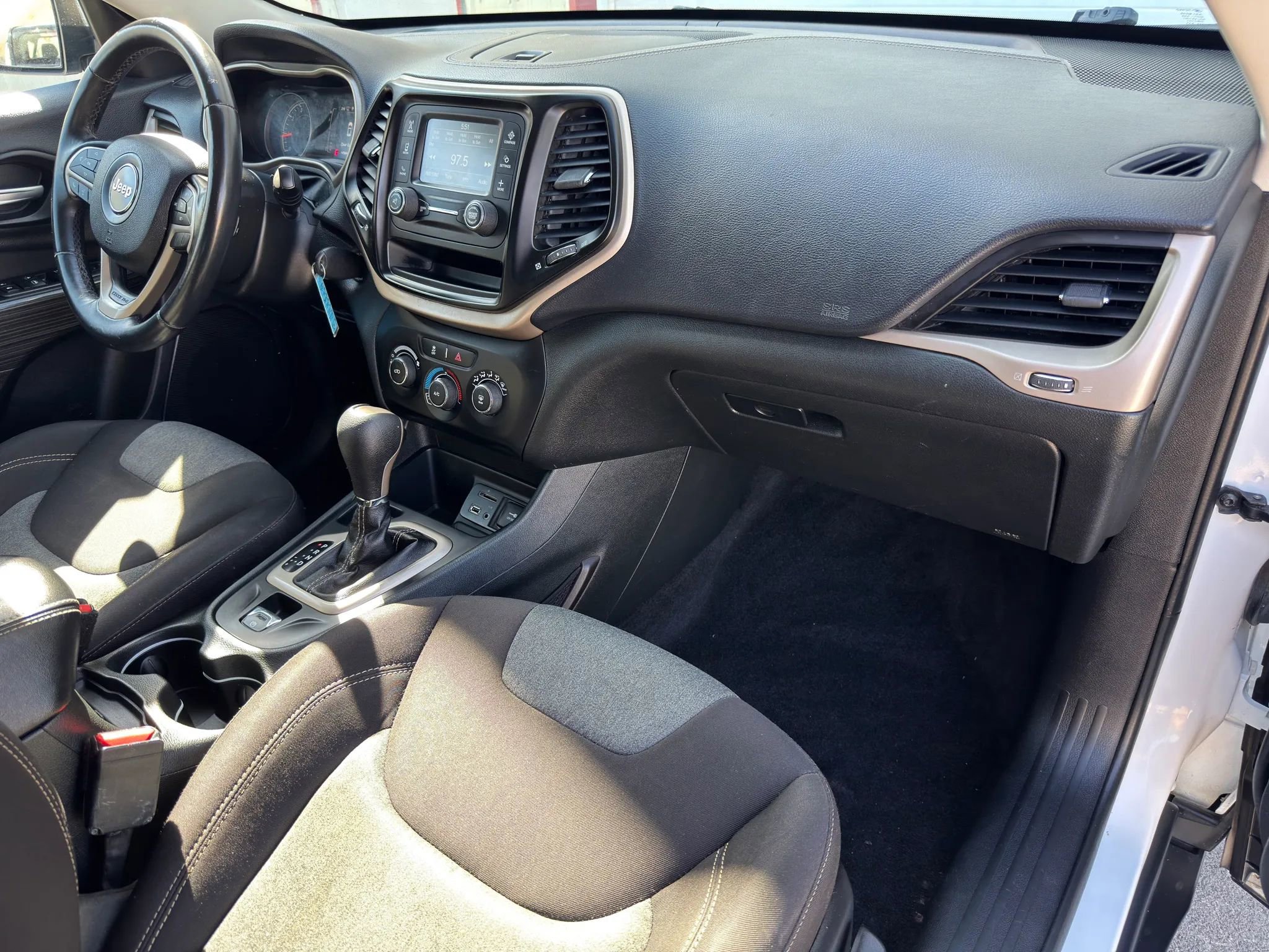 Used 2015 Jeep Cherokee Sport FWD image 15