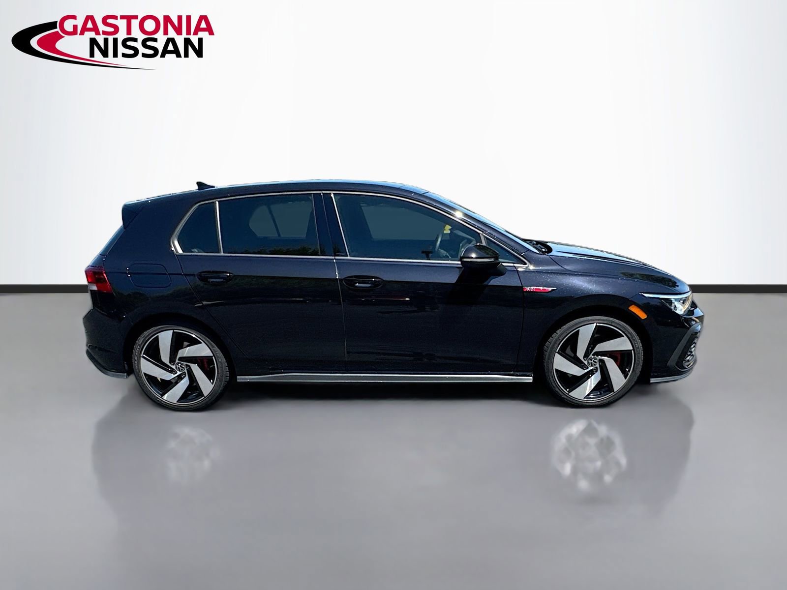 Used 2022 Volkswagen GTI SE FWD image 10