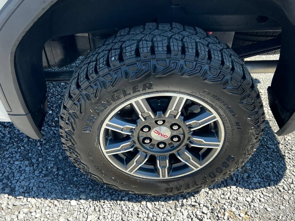 Used 2025 GMC Sierra 1500 AT4 AWD/4WD image 17