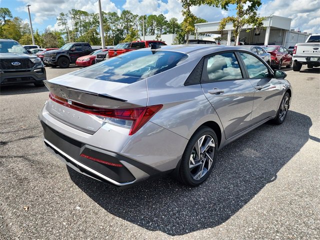 New 2025 Hyundai Elantra SEL image 3