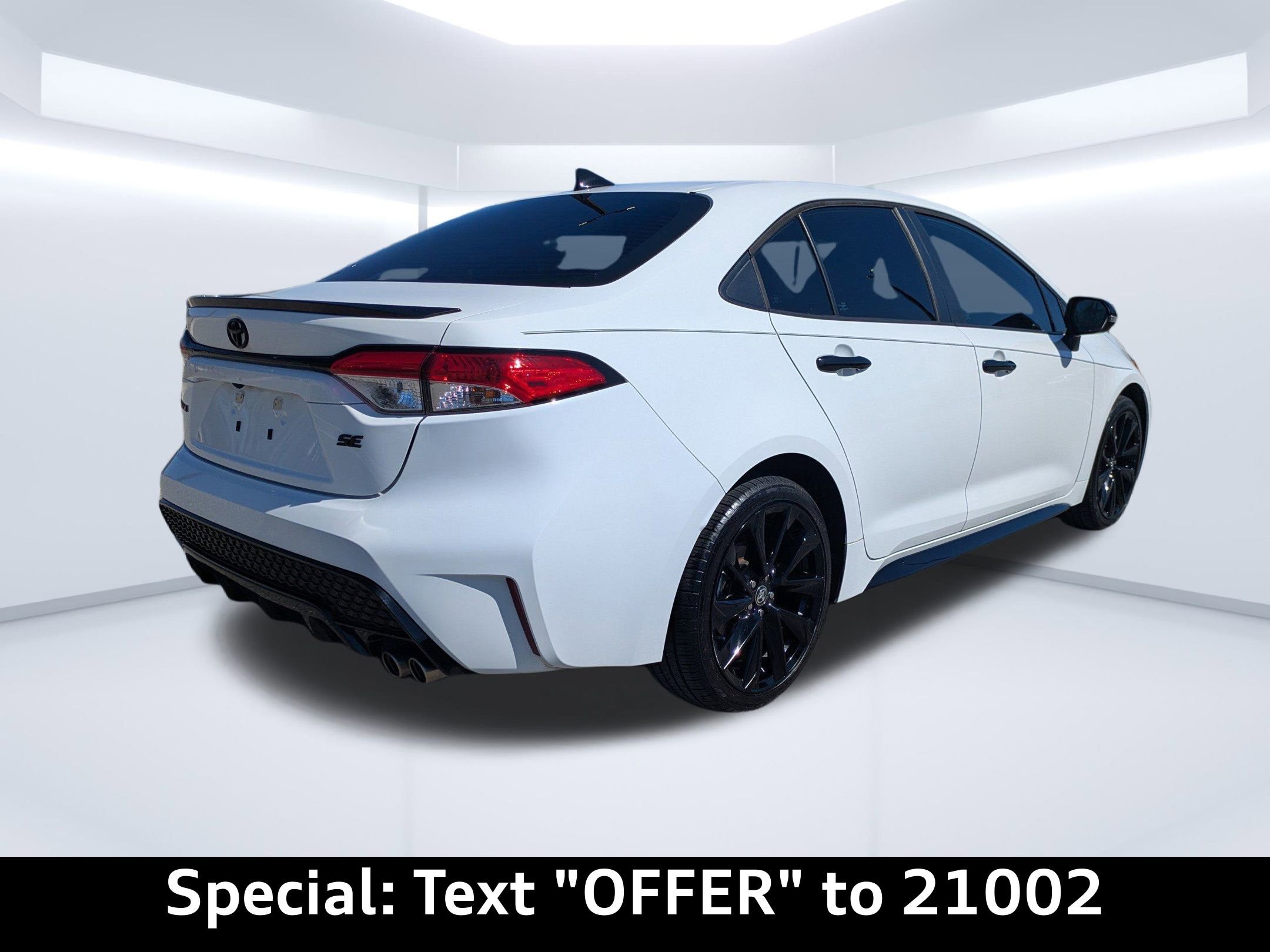 Used 2022 Toyota Corolla SE image 2