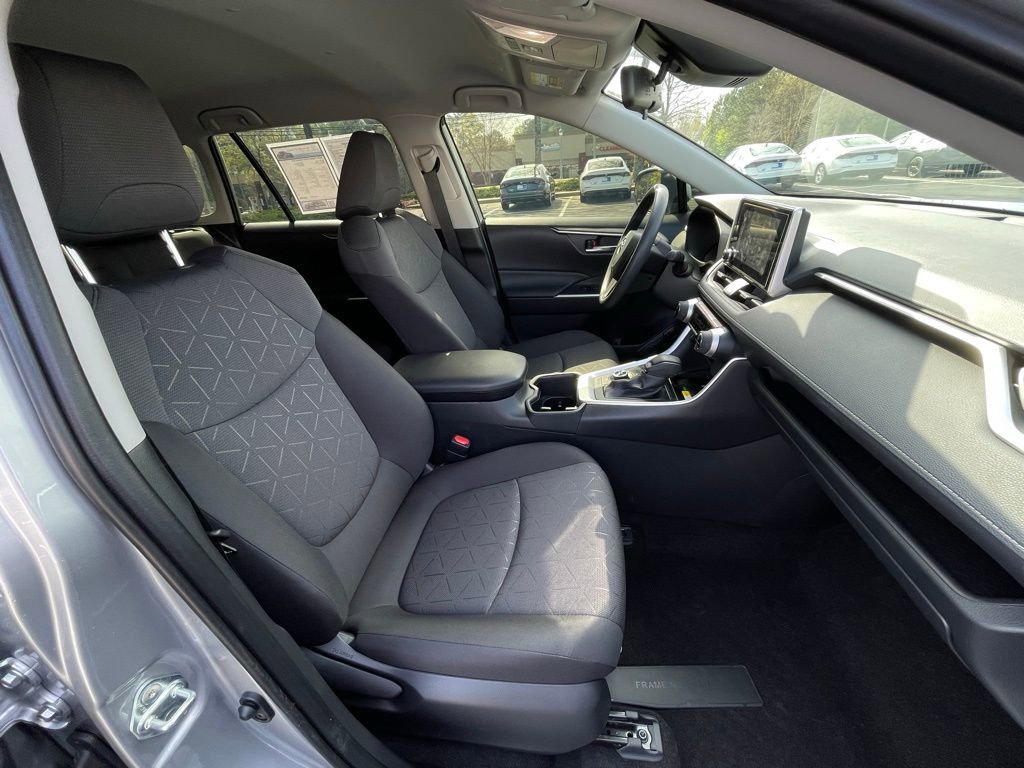 Used 2025 Toyota RAV4 XLE image 32
