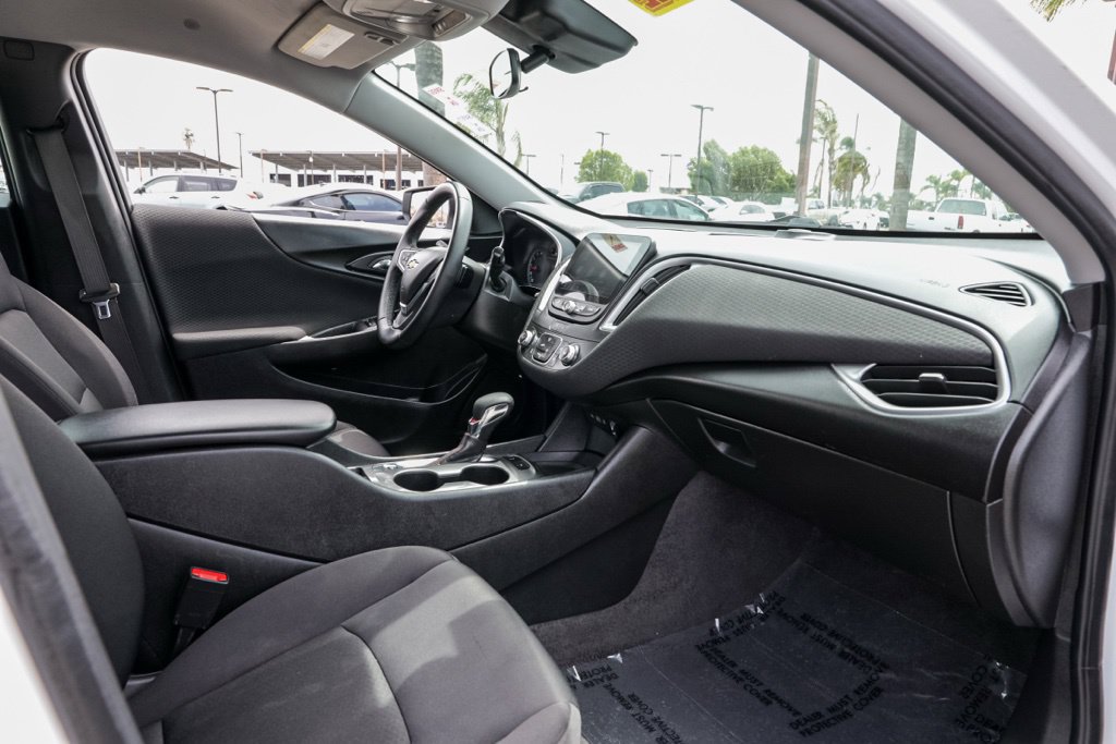 Used 2025 Chevrolet Malibu RS FWD image 21