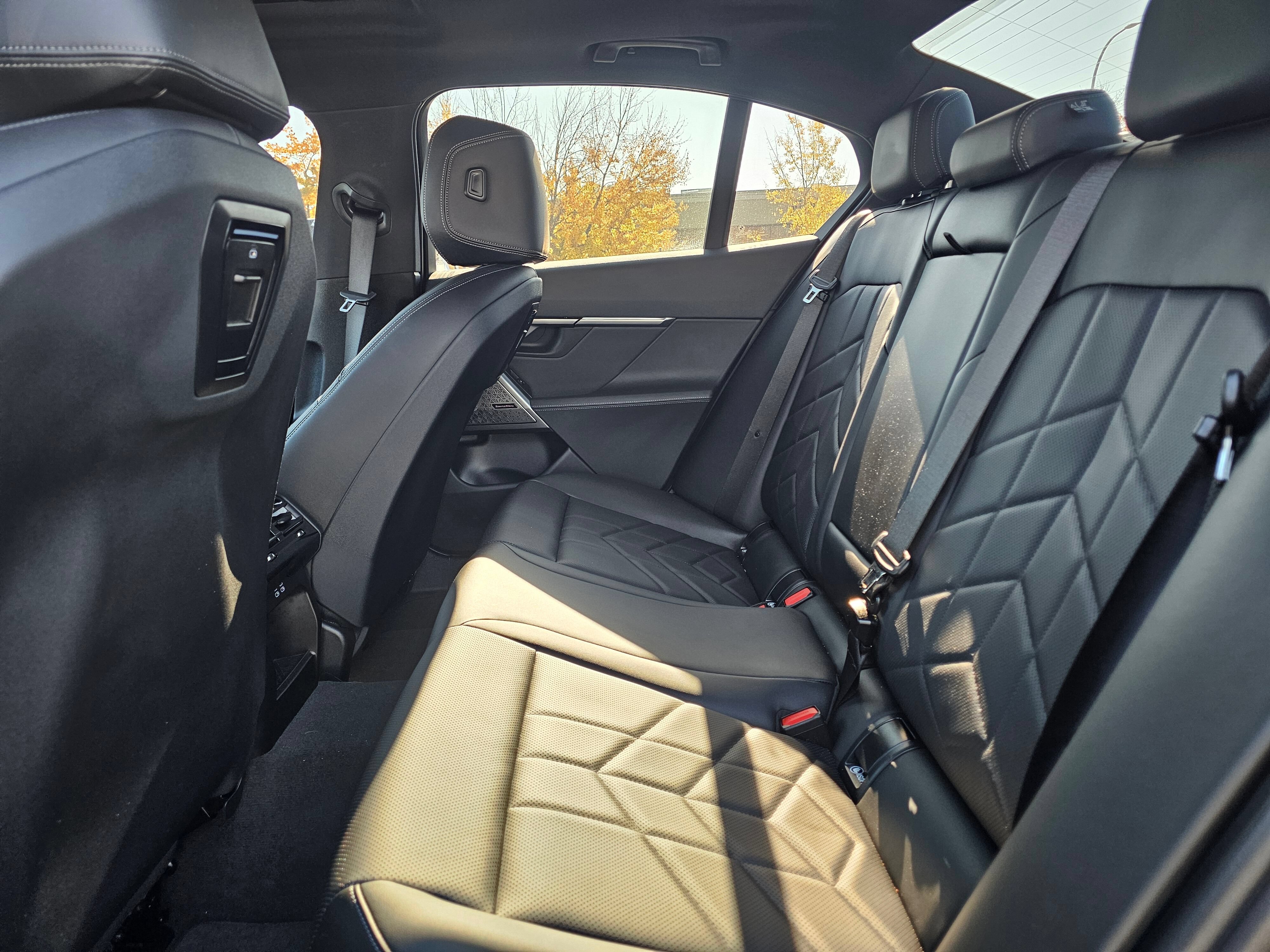 Used 2024 BMW i5 M60 w/ Premium Package AWD/4WD image 15