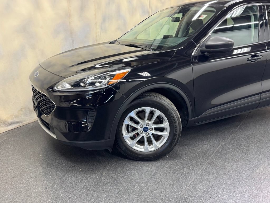 Used 2022 Ford Escape SE w/ Convenience Package FWD image 2