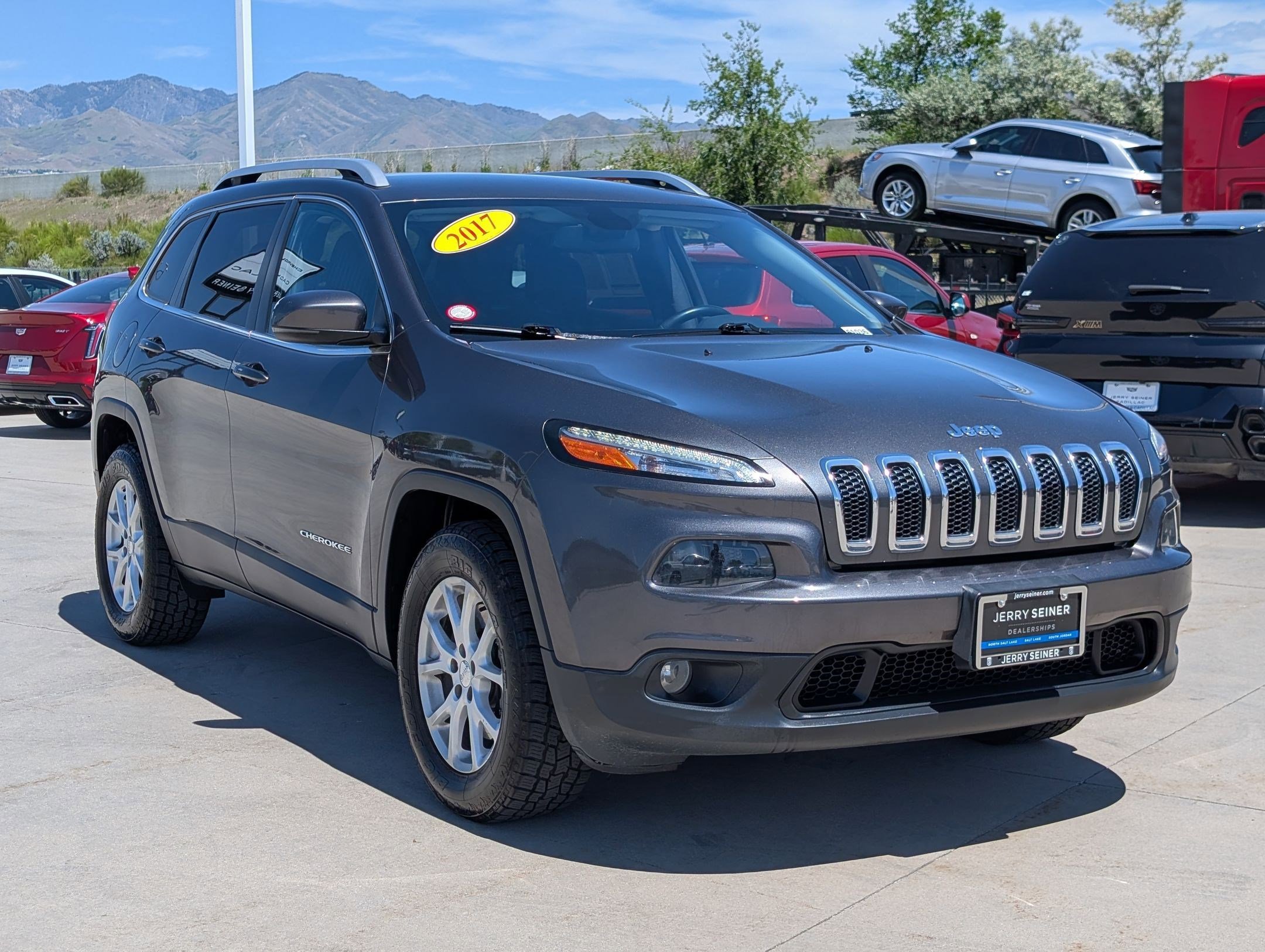 Used 2017 Jeep Cherokee Latitude w/ Safety/Convenience Group AWD/4WD image 7