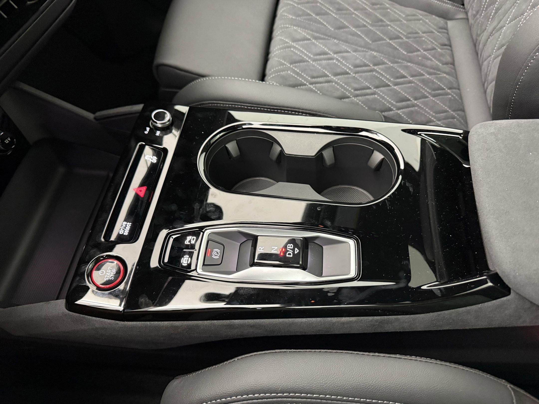 New 2025 Audi SQ6 e-tron Premium image 19