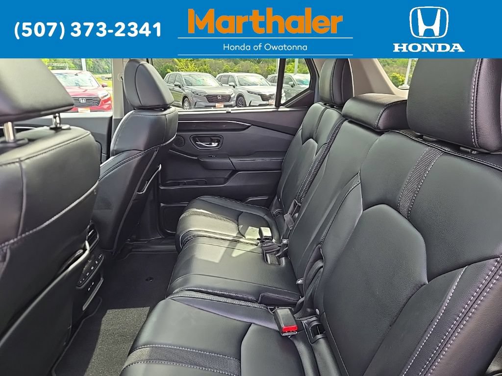 Used 2025 Honda Pilot Touring image 13