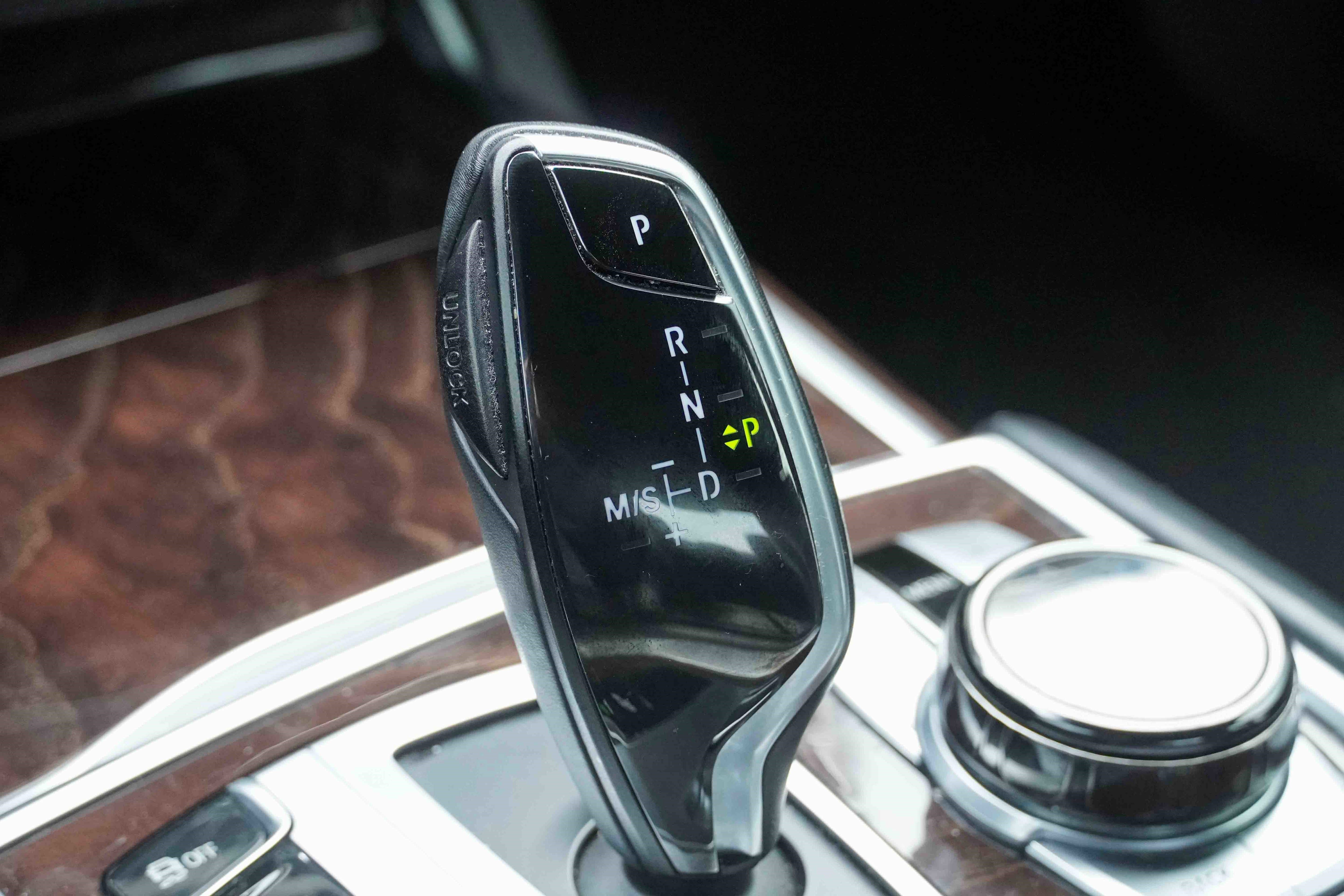 Used 2019 BMW 740i w/ Executive Package image 31