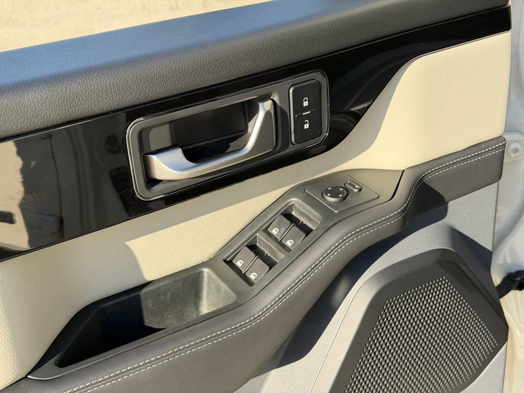 Used 2024 INEOS Grenadier Fieldmaster Edition image 12