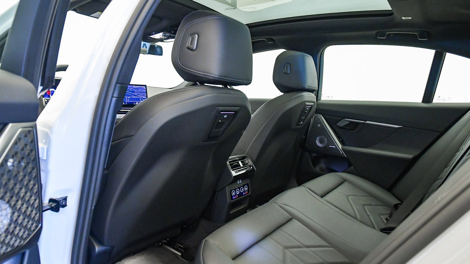 New 2026 BMW 550e xDrive image 26