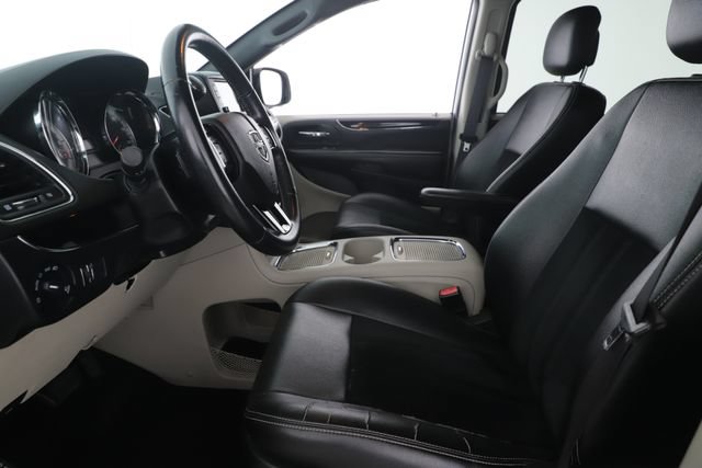 Used 2019 Dodge Grand Caravan SXT FWD image 17