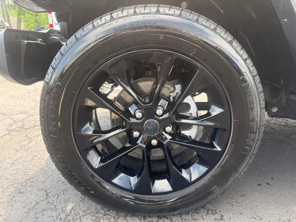 Used 2025 Jeep Wrangler Unlimited Sahara AWD/4WD image 10