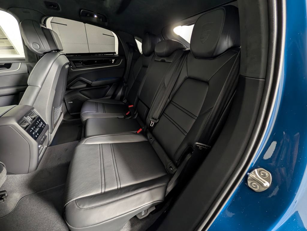 New 2026 Porsche Cayenne GTS image 24