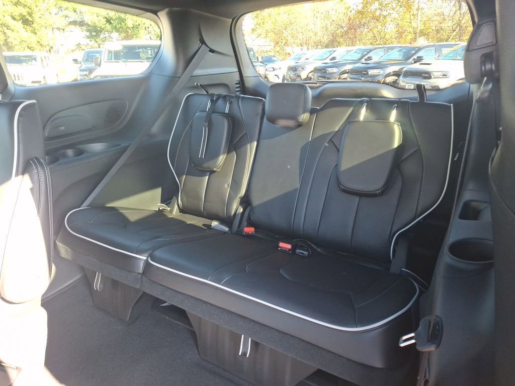 New 2026 Chrysler Pacifica Limited w/ S Appearance Package image 12