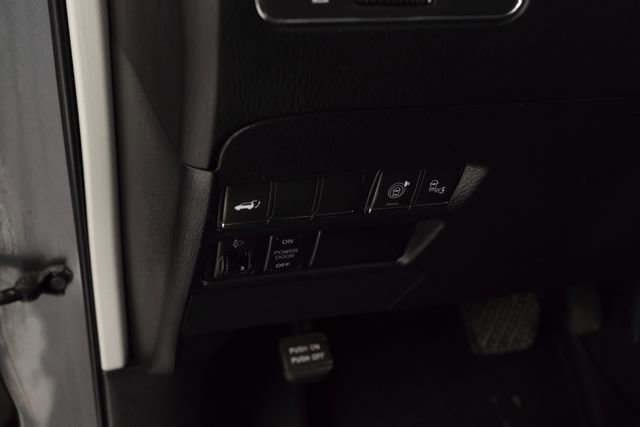 Used 2016 INFINITI QX80 4WD w/ Driver's Assistance Package image 32