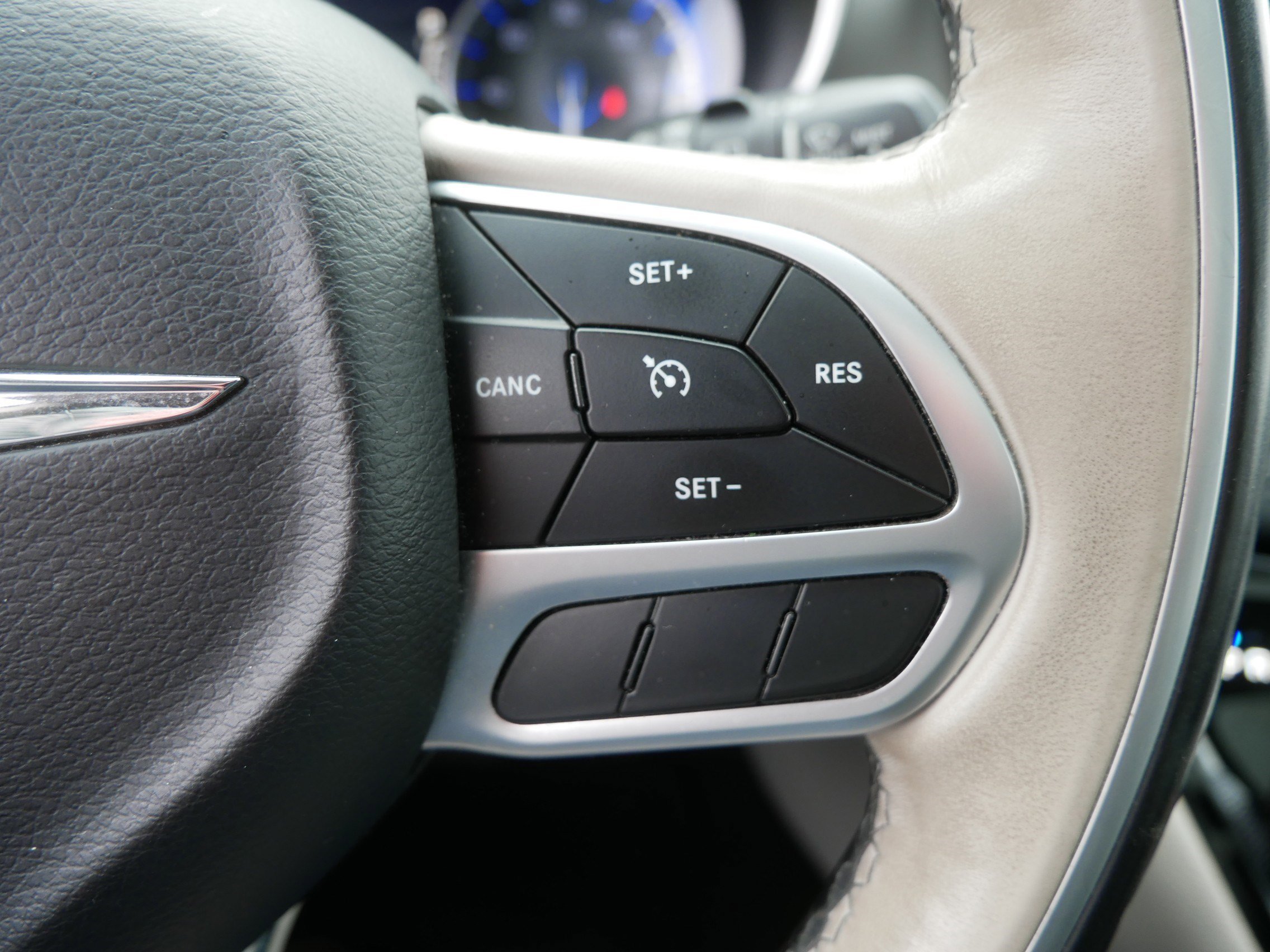 Used 2018 Chrysler Pacifica Limited FWD image 25