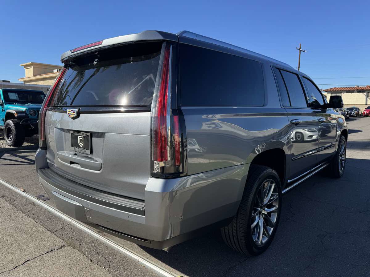 Used 2020 Cadillac Escalade ESV Platinum w/ Escalade Sport Edition image 8