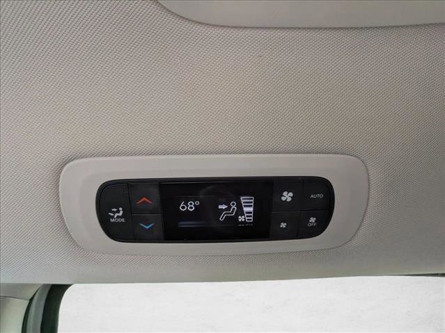 Used 2022 Chrysler Pacifica Touring-L image 15