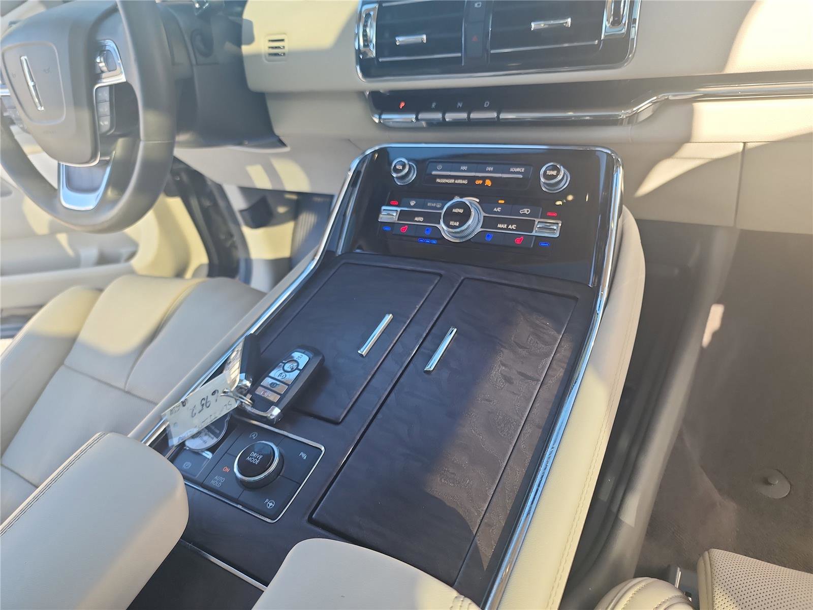 Used 2020 Lincoln Navigator Reserve w/ Luxury Package image 32