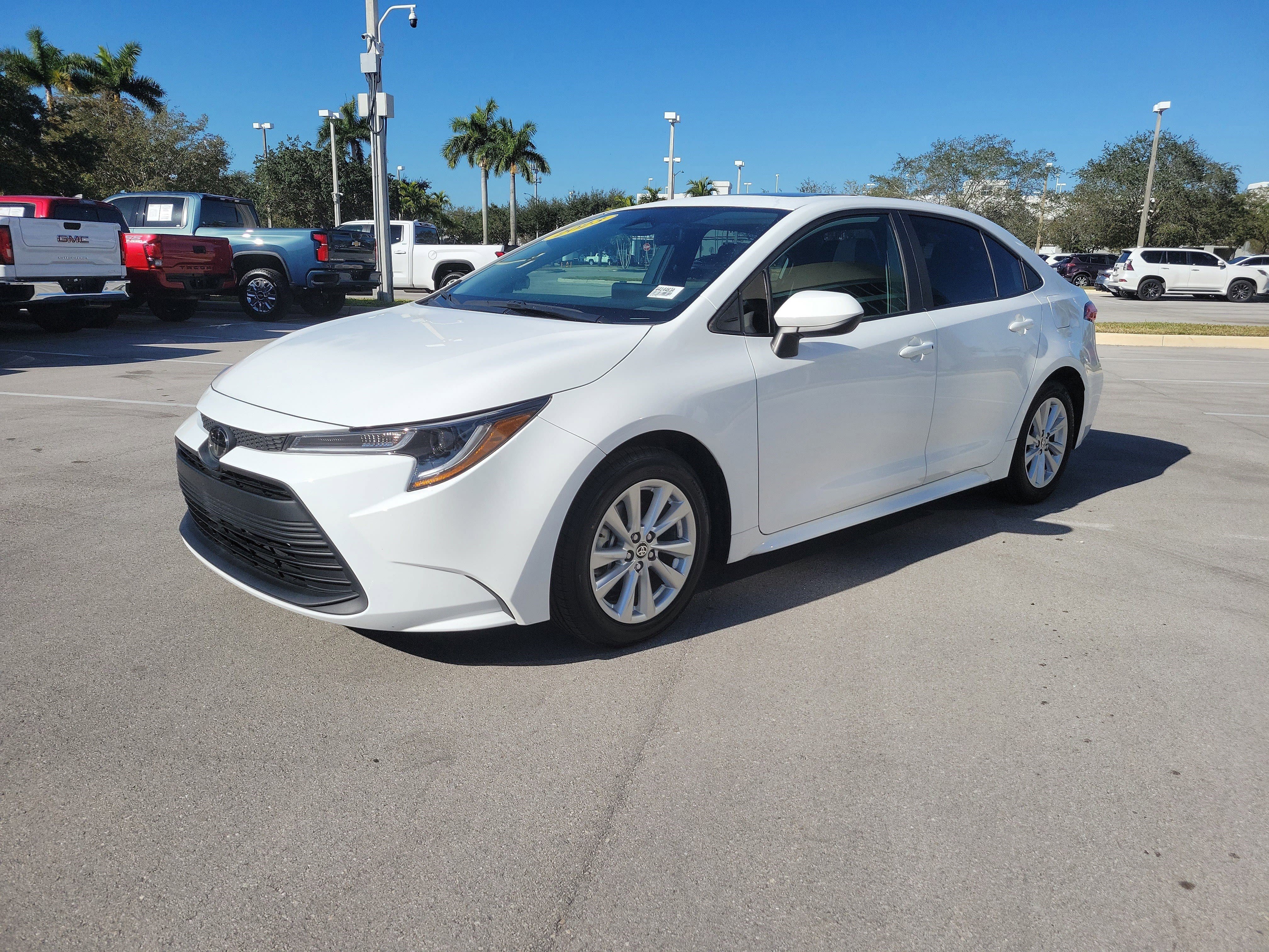 Used 2023 Toyota Corolla LE w/ LE Premium Package image 7