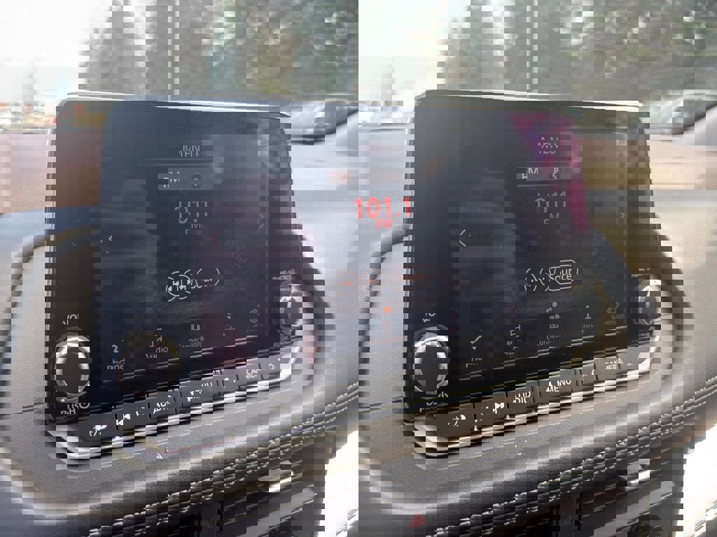 Used 2023 Nissan Rogue SV image 22