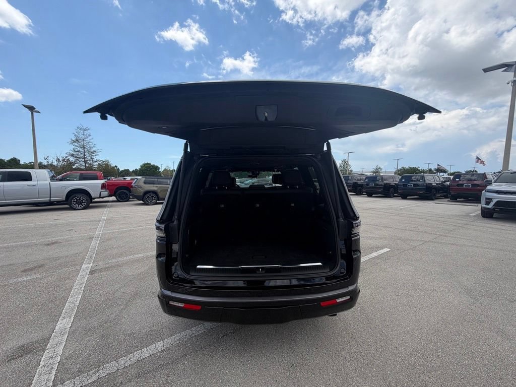 New 2026 Jeep Grand Wagoneer Summit AWD/4WD image 37