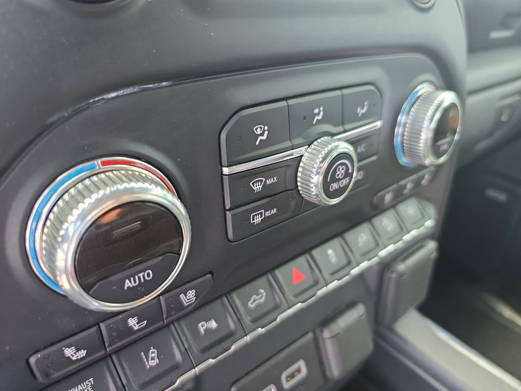 Used 2022 GMC Sierra 3500 Denali w/ Denali Ultimate Package image 26