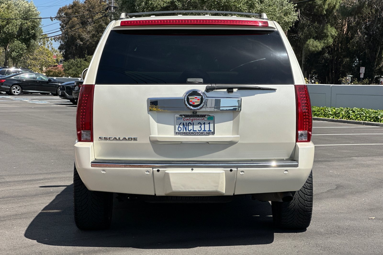 Used 2007 Cadillac Escalade AWD w/ Information Package image 5