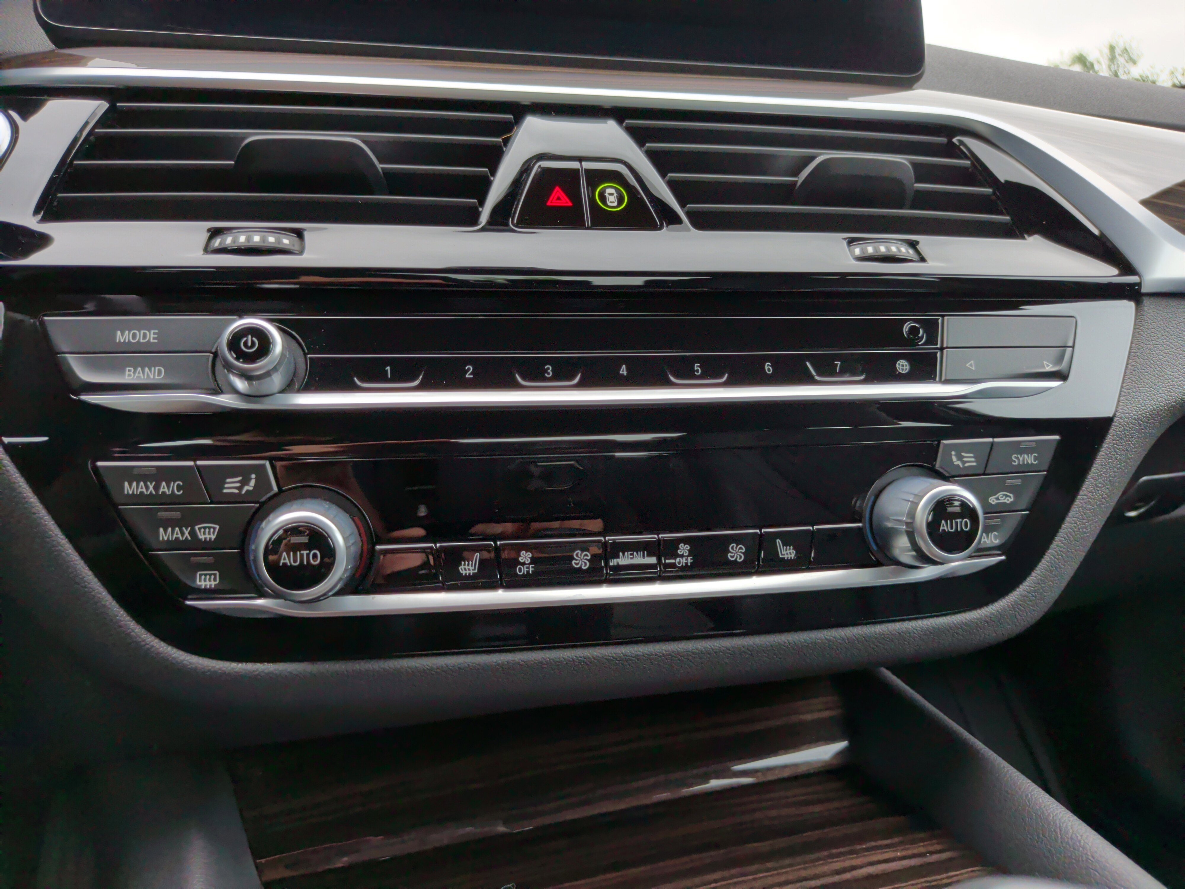 Certified 2023 BMW 530e w/ Premium Package RWD image 19