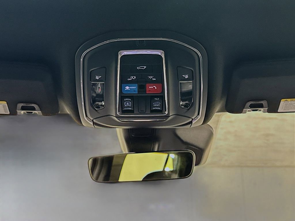 New 2025 Jeep Grand Cherokee Altitude image 24