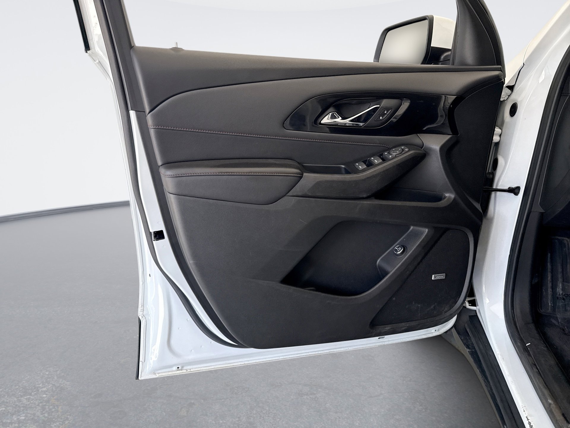 Used 2023 Chevrolet Traverse RS w/ LPO, Floor Liner Package AWD/4WD image 9