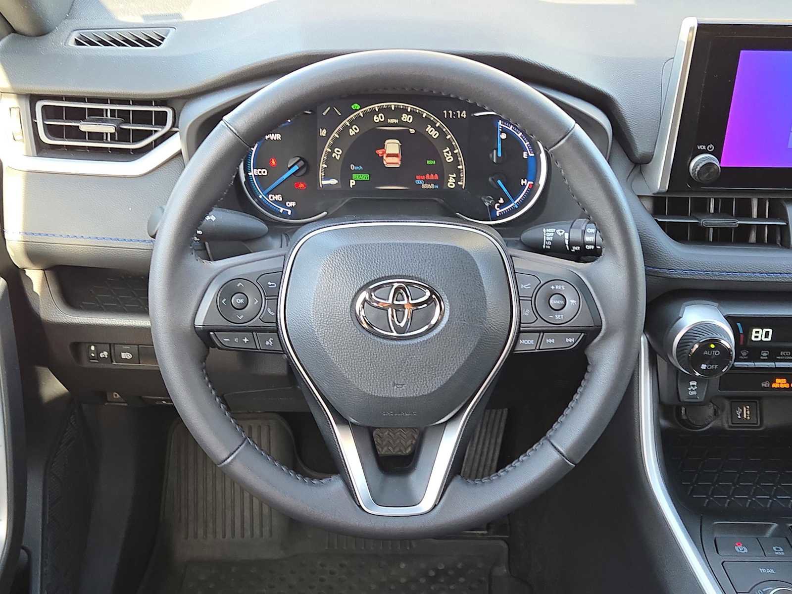 Used 2025 Toyota RAV4 SE image 17