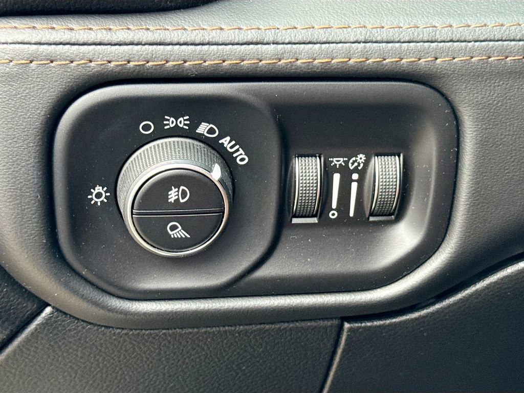 Used 2020 RAM 3500 Limited image 10