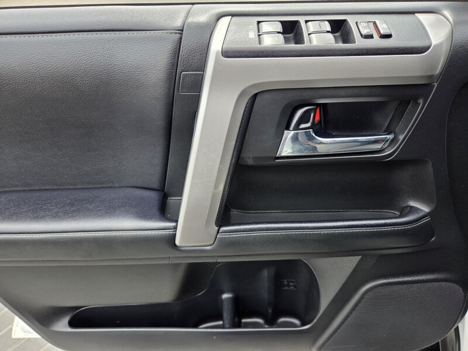 Used 2020 Toyota 4Runner SR5 AWD/4WD image 22