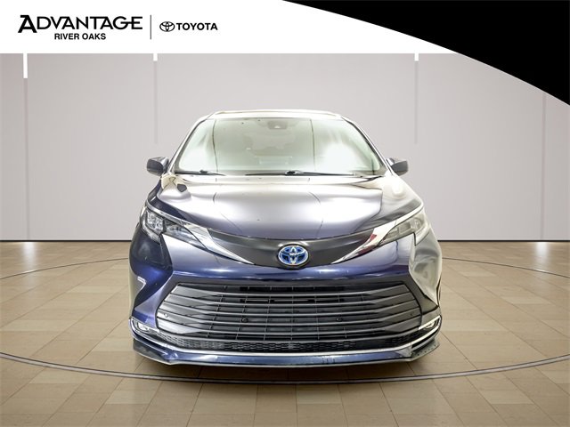 Certified 2024 Toyota Sienna XLE image 3