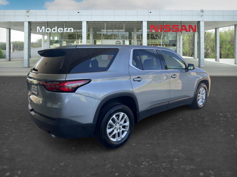 Used 2023 Chevrolet Traverse LS w/ Safety Package FWD image 5