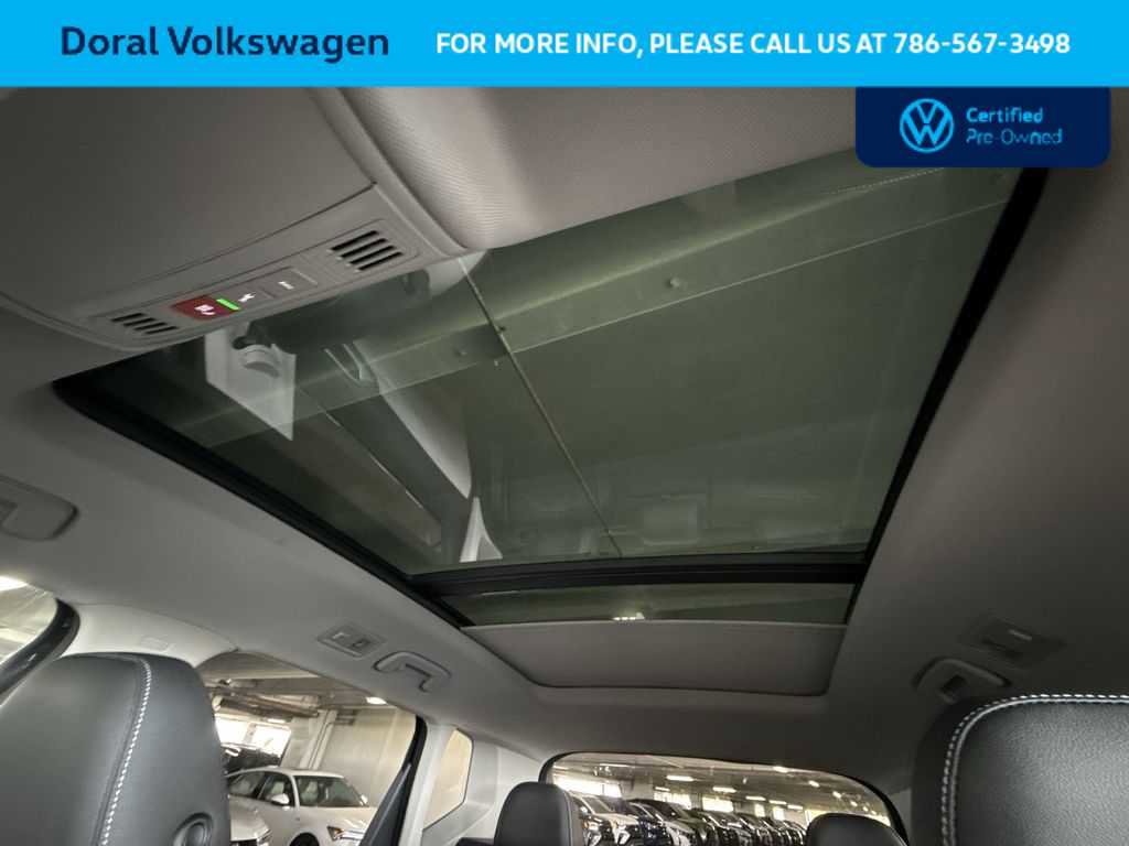 Used 2025 Volkswagen Taos SE FWD image 17