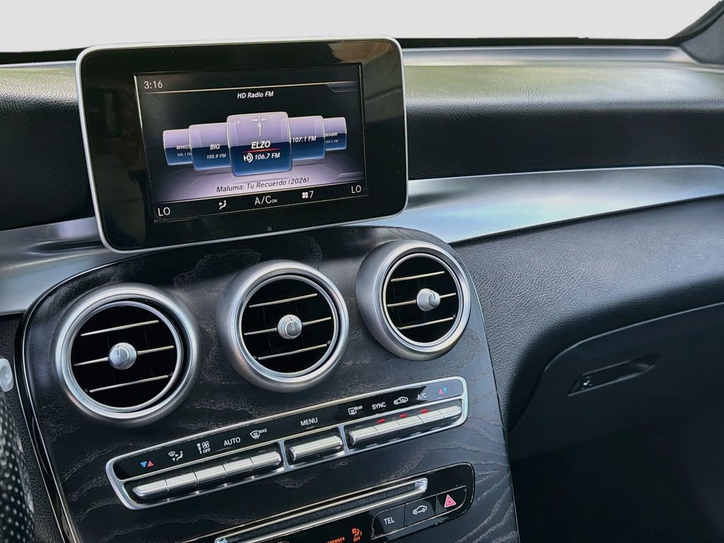 Used 2018 Mercedes-Benz GLC 300 4MATIC w/ Premium Package image 12